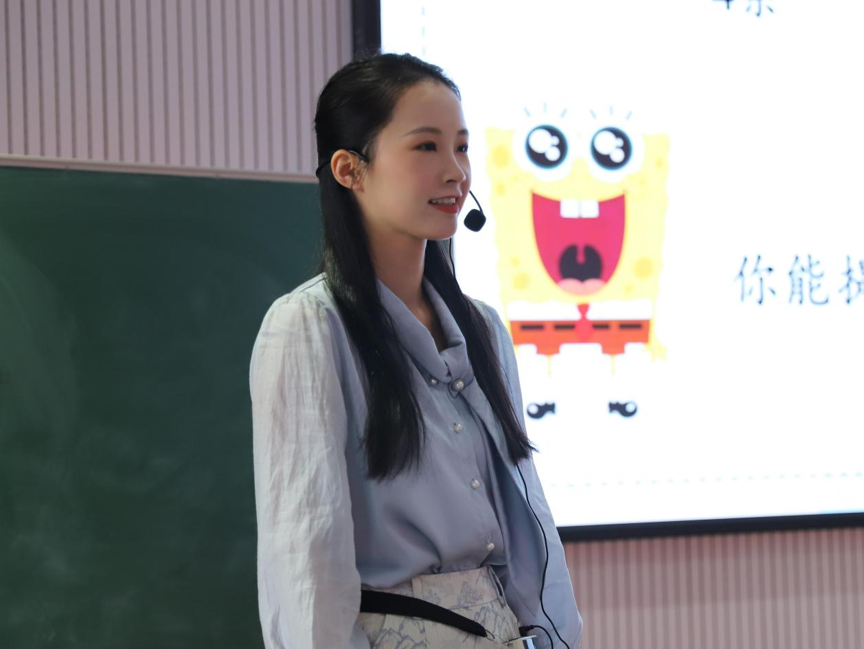城區(qū)二小青藍(lán)學(xué)院舉行數(shù)學(xué)校本研修