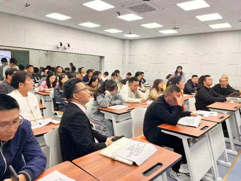 規(guī)范學籍管理，做好資助管理的“護航人”