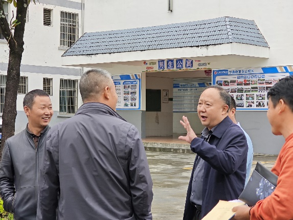 隆回二中到皇倉中學開展校際交流