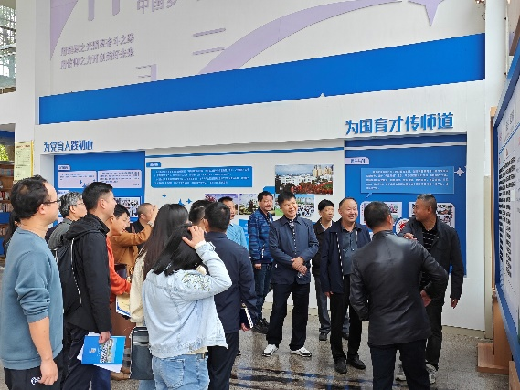 隆回二中到皇倉中學開展校際交流