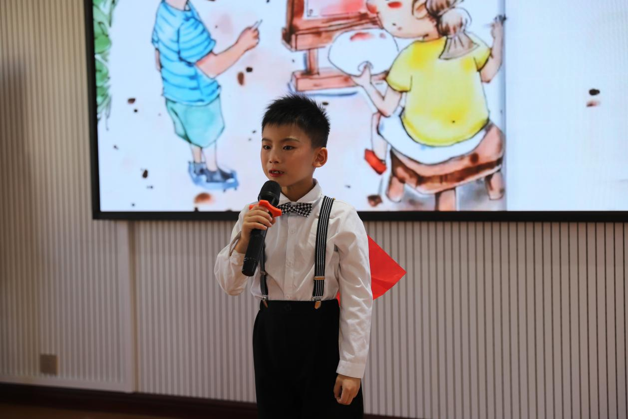 學(xué)校舉行一年級(jí)小故事演講比賽