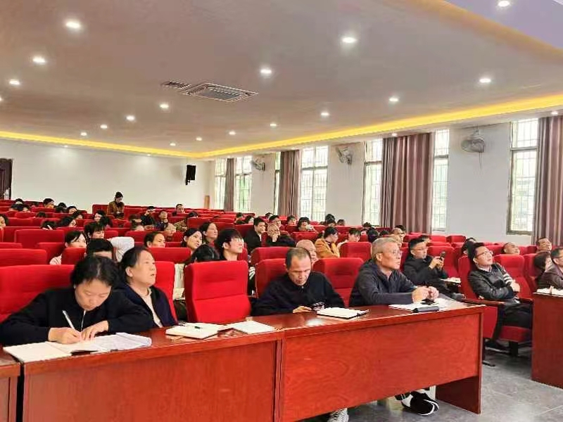 凝心聚力共研討，卯足干勁備高考
