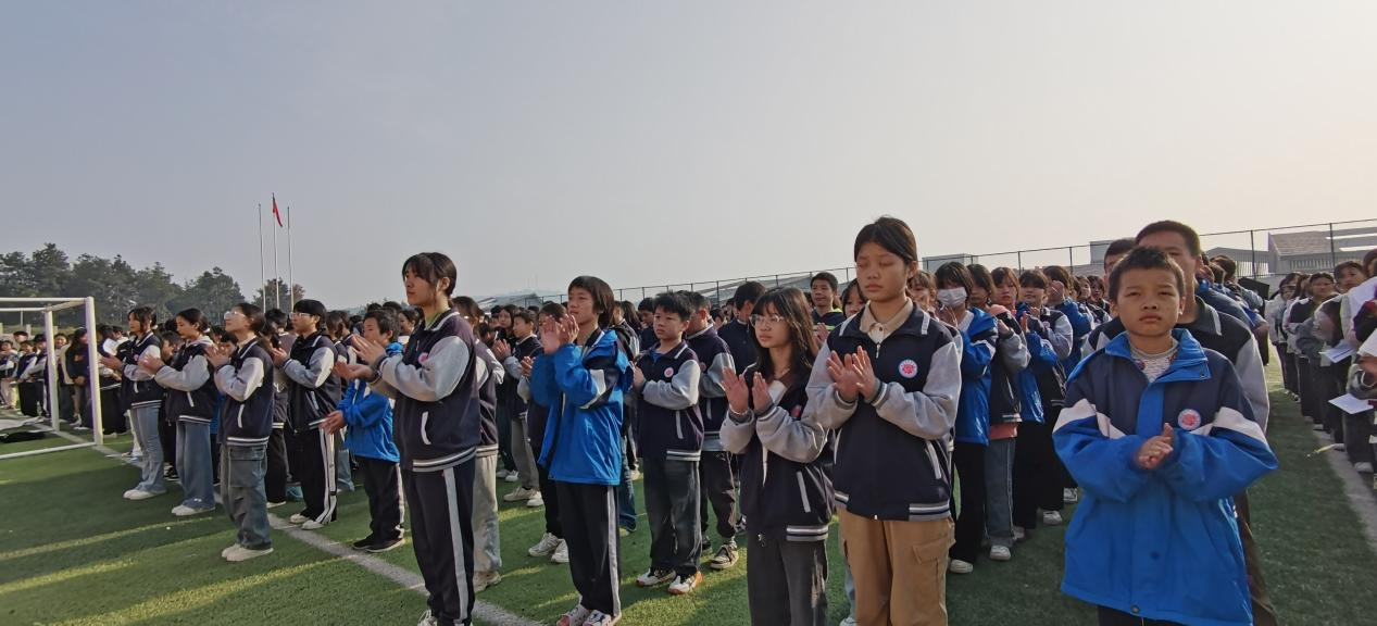 白倉鎮(zhèn)芙蓉學(xué)校舉行國旗下的講話“愛護(hù)校園公物，爭(zhēng)做校園主人”