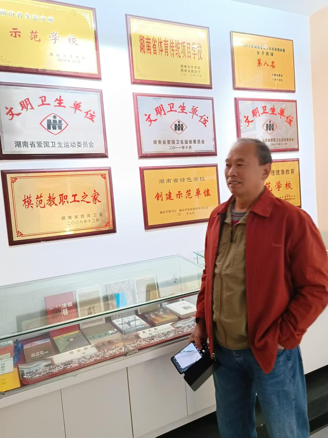 隆回二中：領(lǐng)導、校友母校話情緣