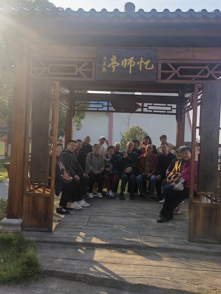 隆回二中：領(lǐng)導、校友母校話情緣