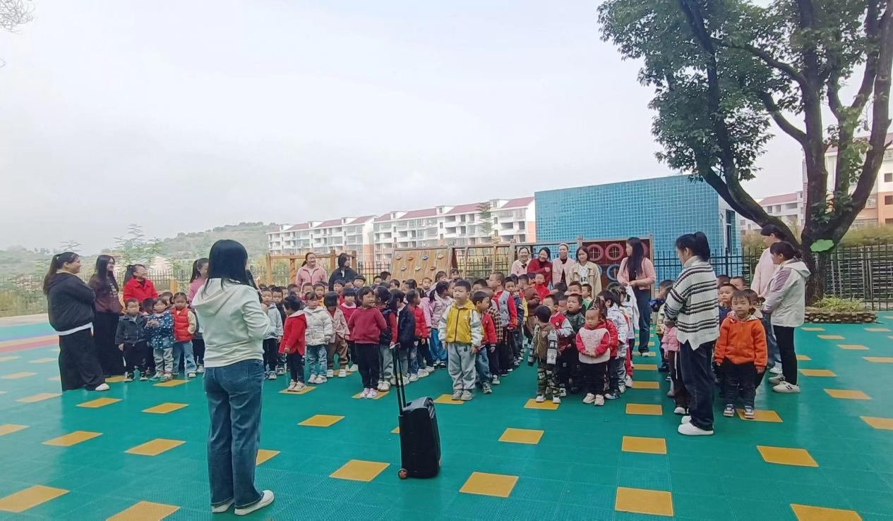 金石鎮(zhèn)水頭幼兒園開展消防演練，筑牢安全“防火墻”