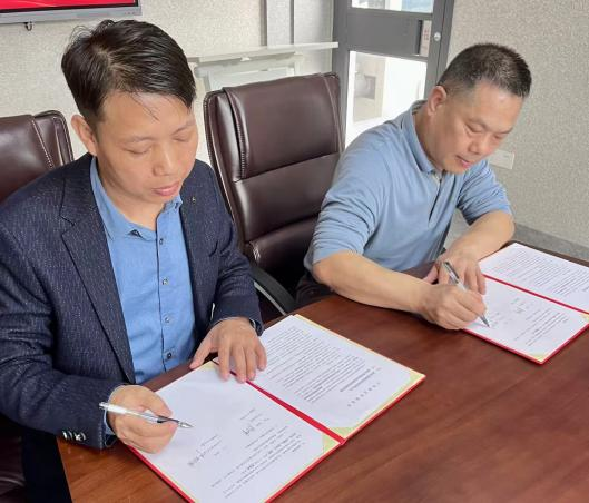 湖南安圖麗新材料科技有限公司與湖南工程學(xué)院先進(jìn)功能材料創(chuàng)新研究院校企合作簽約儀式圓滿完成！