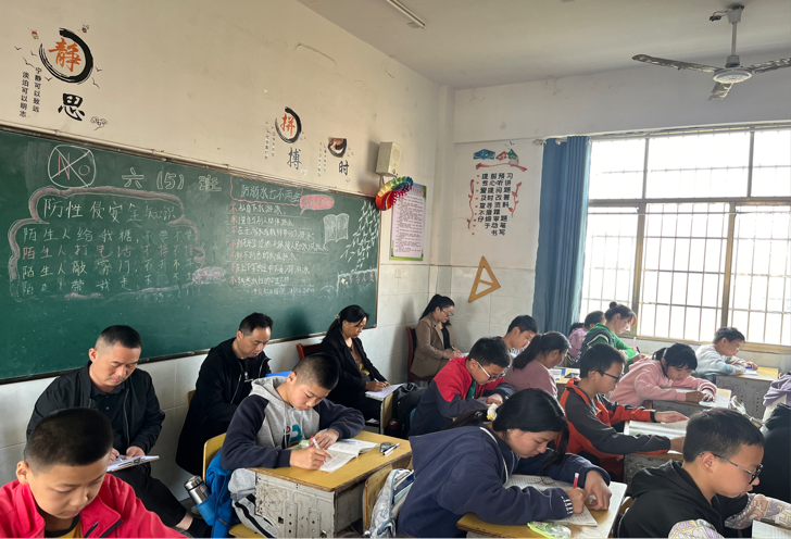 九公橋鎮(zhèn)中心完全小學開展校本研修