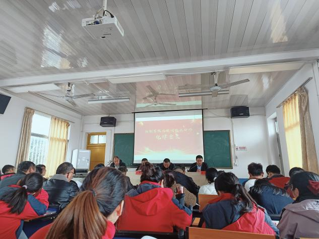 課標引路啟征程，研修蓄能譜新篇