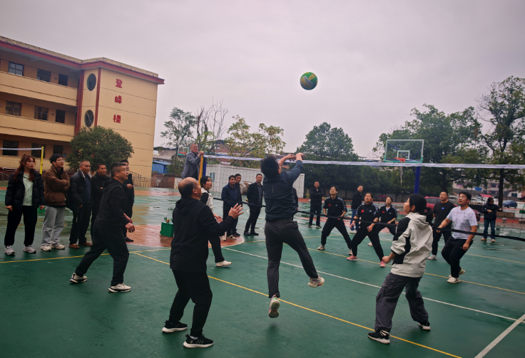 金稱市鎮(zhèn)教育工會(huì)成功舉辦氣排球比賽