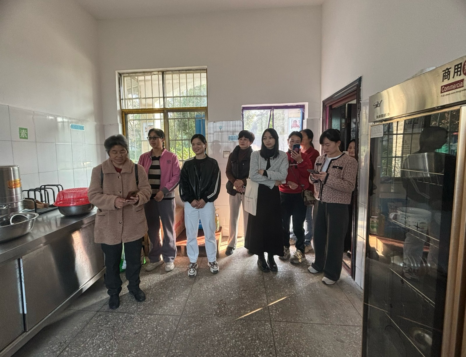 “關(guān)注幼兒飲食，共筑健康成長(zhǎng)”