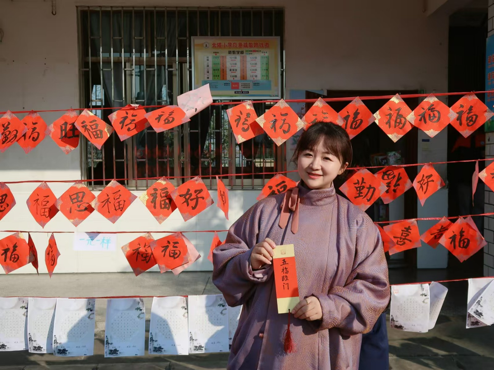 民族團結(jié)一家親 愛心義賣暖人心