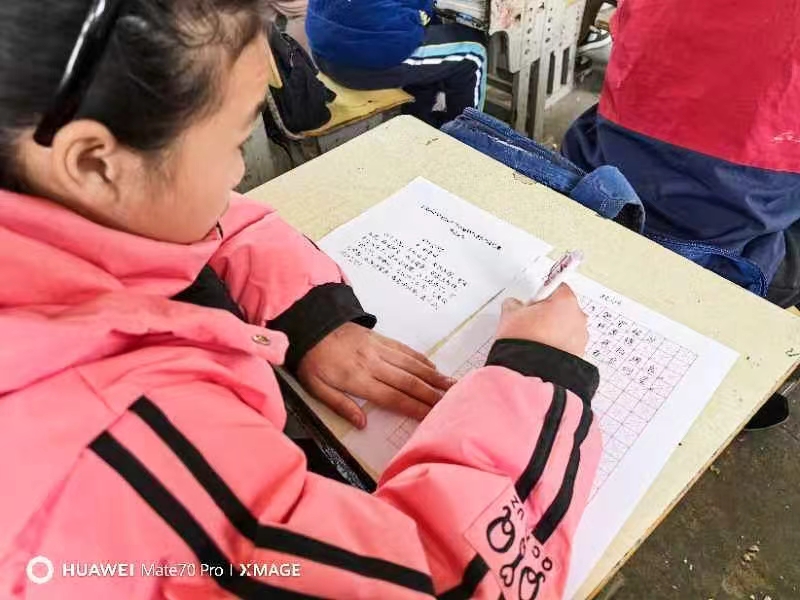 墨香沁校園，妙筆書(shū)青春
