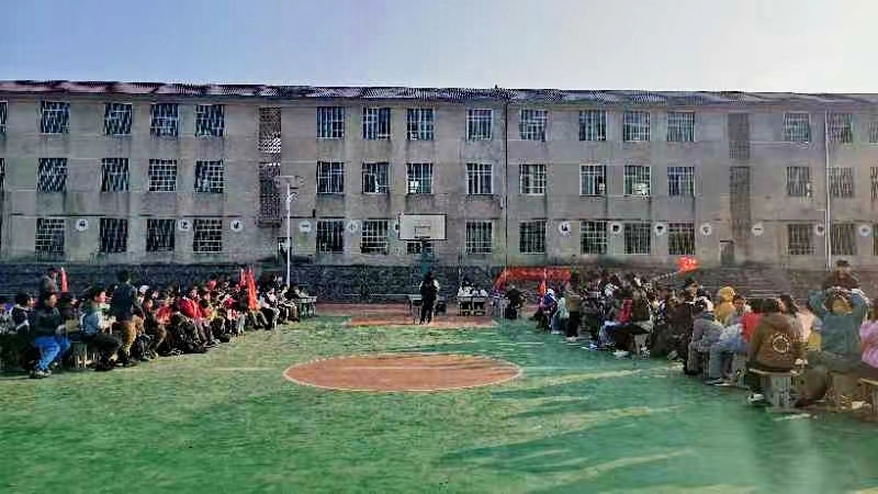 下花橋鎮(zhèn)雙江中學(xué)開展“誦經(jīng)典，耀中華”經(jīng)典誦讀