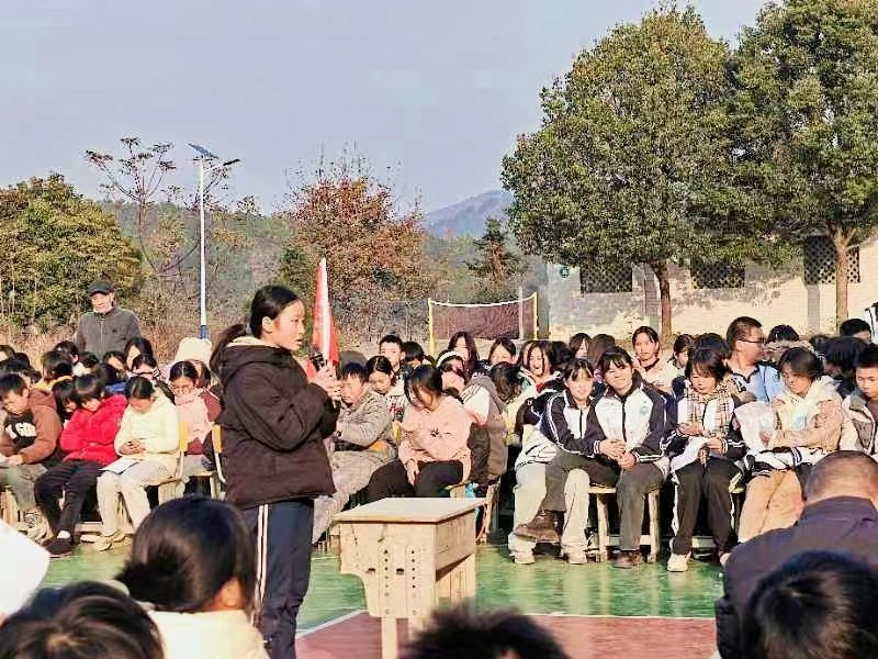 下花橋鎮(zhèn)雙江中學(xué)開展“誦經(jīng)典，耀中華”經(jīng)典誦讀