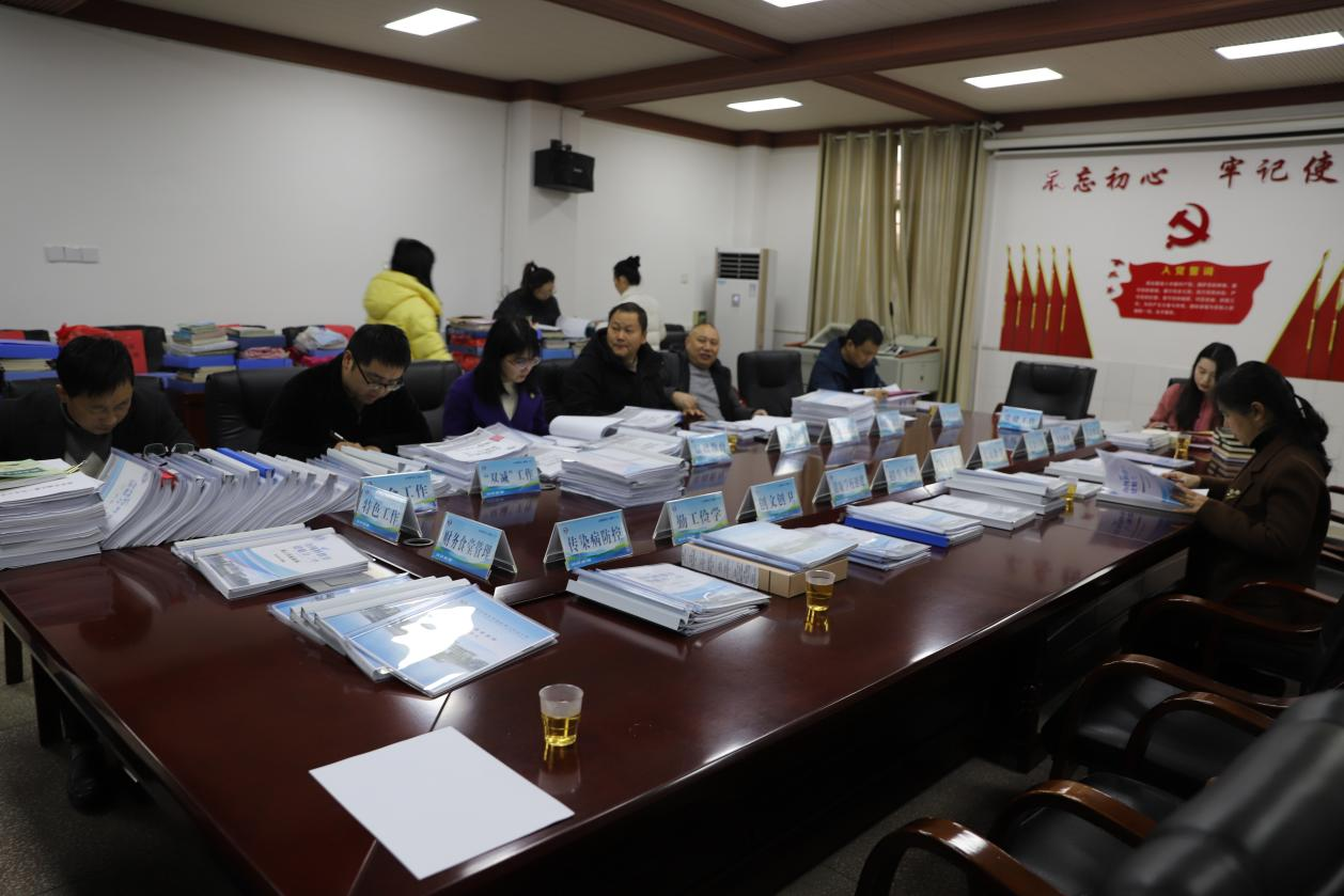 城區(qū)二小迎接宋家塘街道中心學校期末工作檢查
