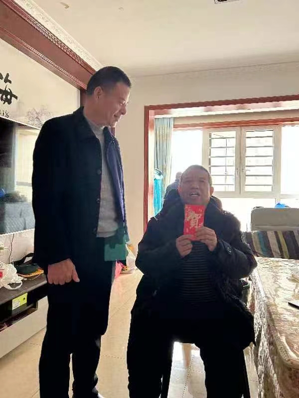 情暖校園：七里山園藝場中心學?！按猴L行動”傳遞愛心與關懷