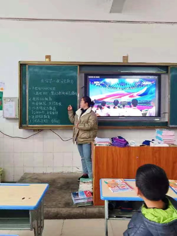 藕塘小學(xué)：“開學(xué)第一課” 開啟新學(xué)期新征程