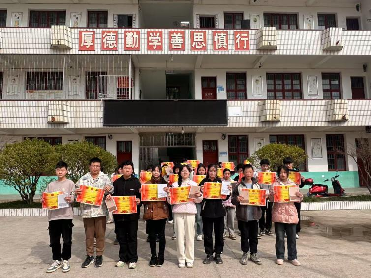 新寧縣第五中學圓滿舉行春季學期開學典禮暨法制進校園安全教育大會