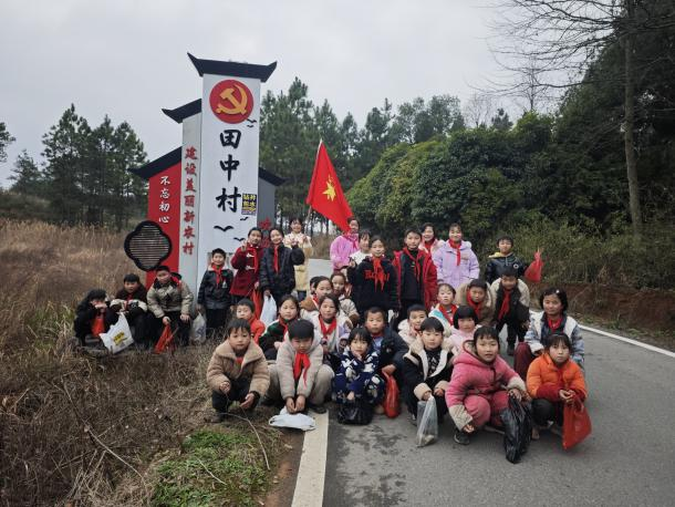 弘揚雷鋒精神，構(gòu)建和諧校園