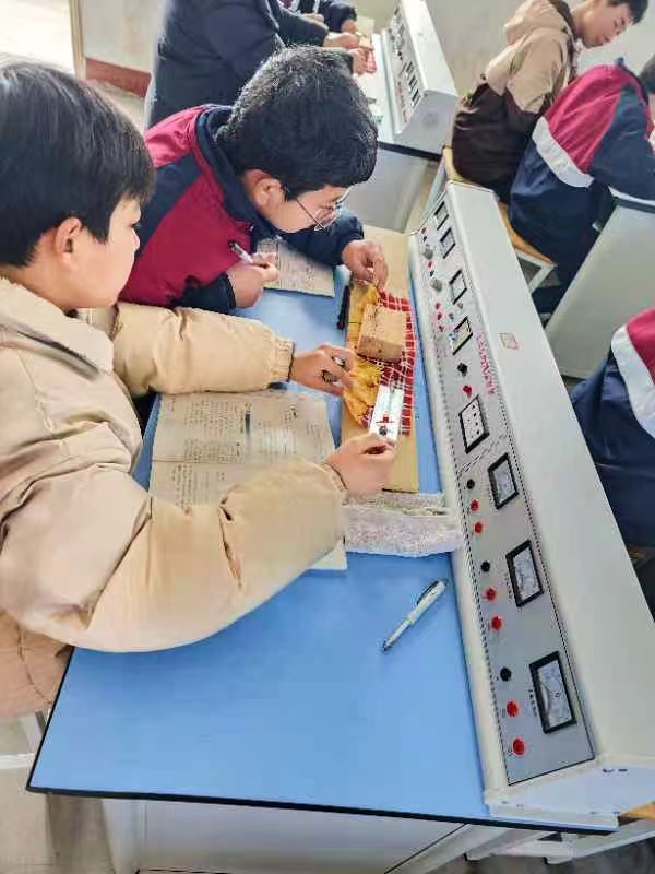 實驗探究助力物理教學，探索滑動摩擦力奧秘