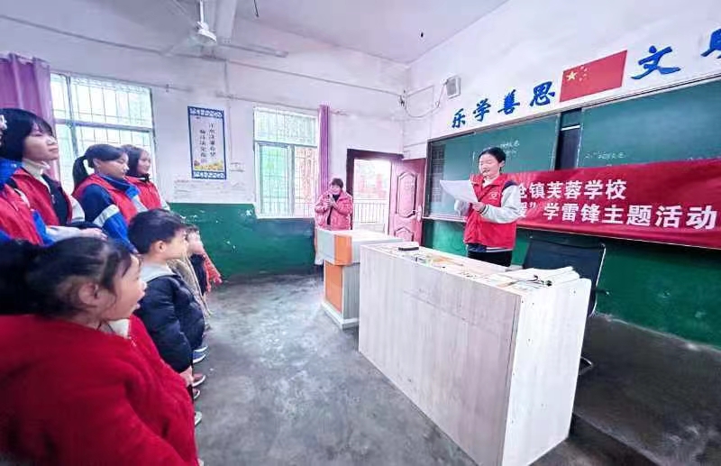 學(xué)習(xí)雷鋒送溫暖，童心同行暖春意