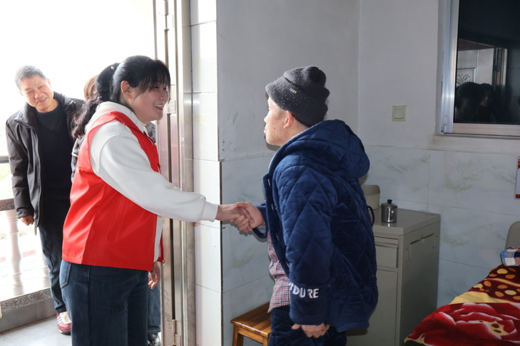 邵陽縣玉田中學(xué)師生走進九公橋敬老院