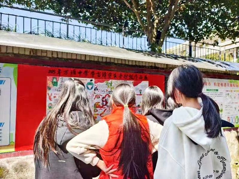 萬塘鄉(xiāng)中心學校組織開展“學習雷鋒”手抄報