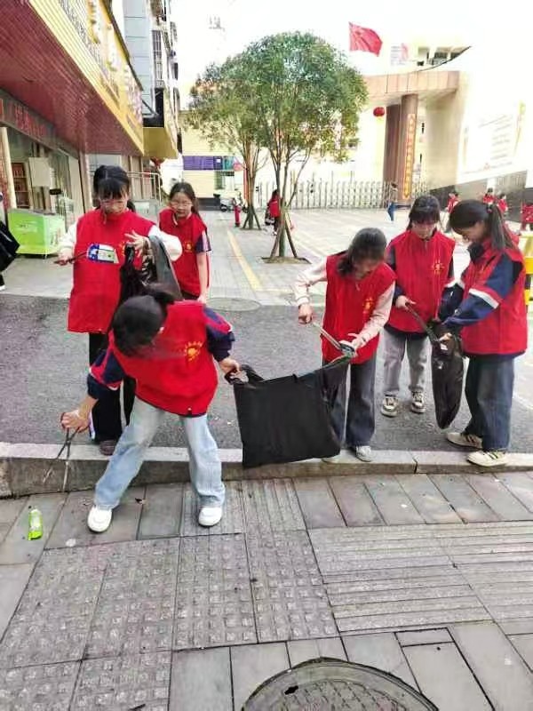 雷鋒精神永相傳，志愿服務(wù)暖人心