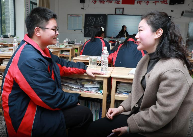 隆回二中召開高一、高二家長會(huì)