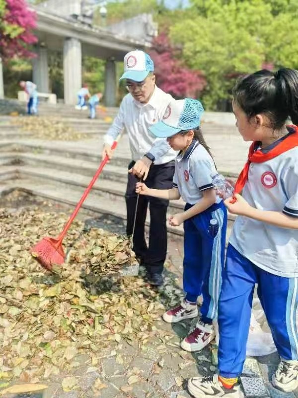緬懷先烈寄哀思，紅色精神永傳承