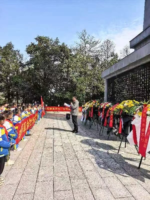緬懷先烈寄哀思，紅色基因永傳承