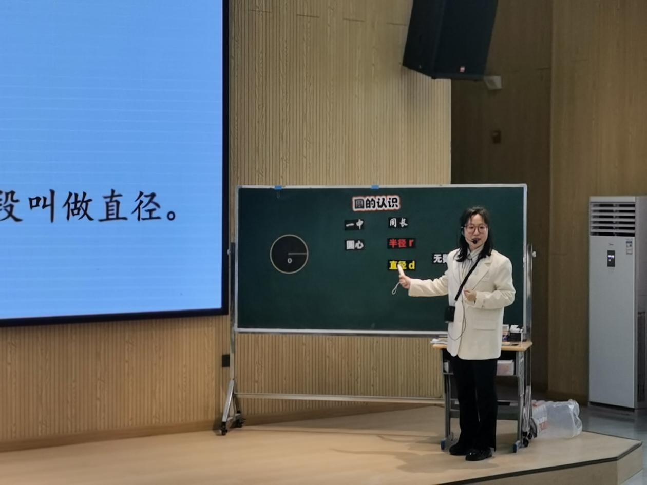 城區(qū)二小教師在宋家塘街道中心學校2025年青年教師教學比賽中榮獲 “雙冠”