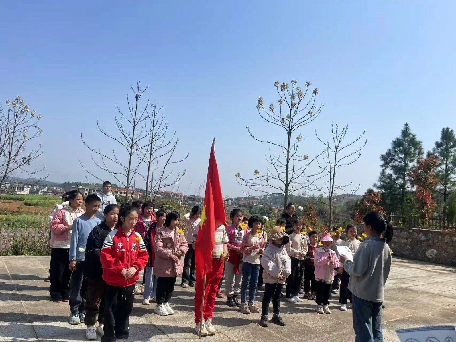 清明祭英烈 傳承正當(dāng)時(shí)?