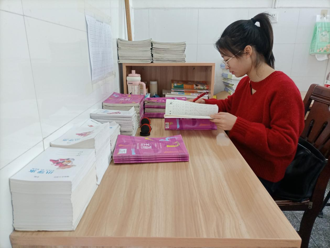 大祥區(qū)城南學校開展最美辦公室評比