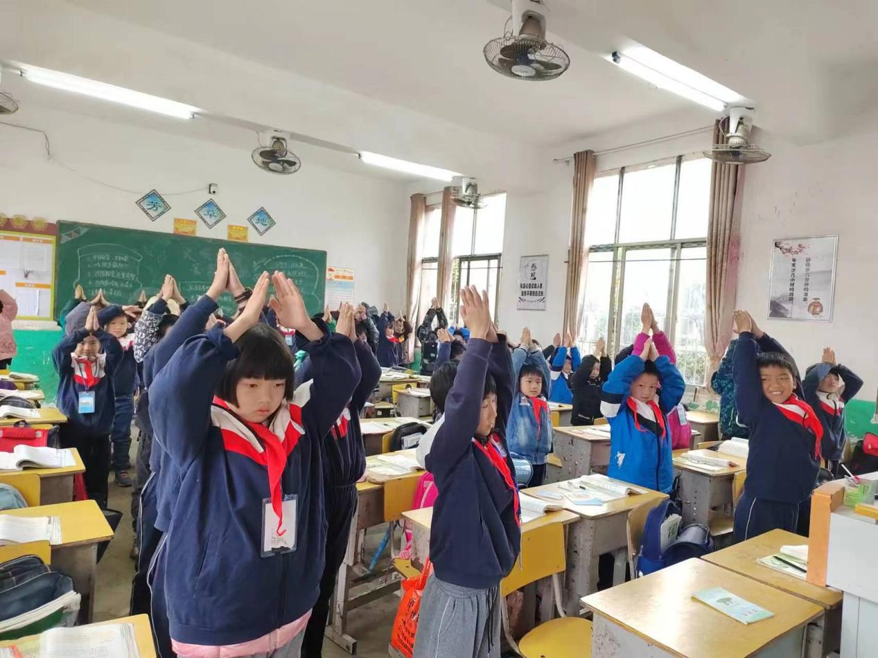 “陽光校園 活力課間”創(chuàng)新開展多彩課間活動紀(jì)實