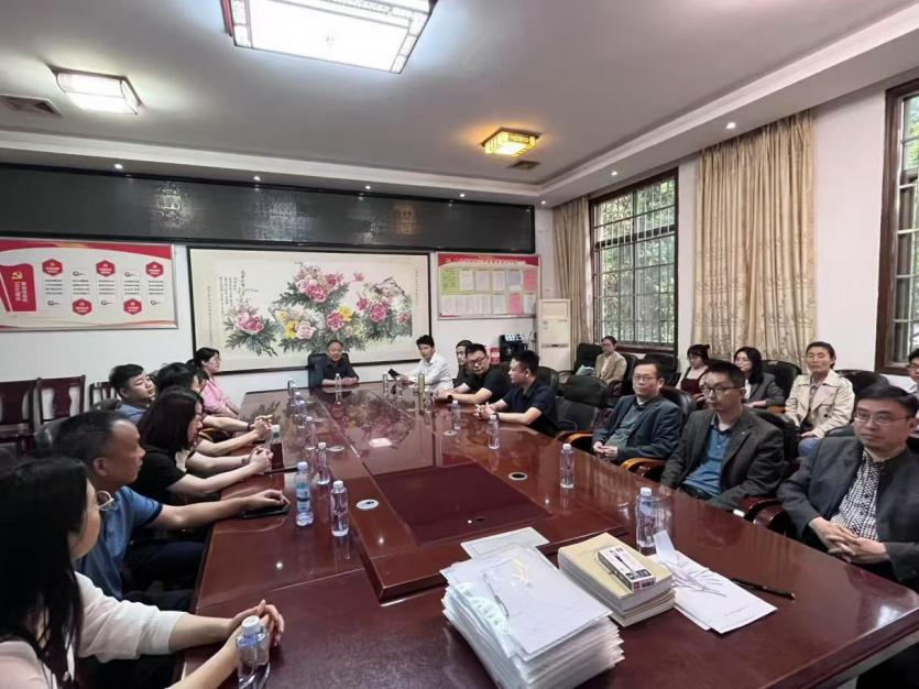 衡陽八中名師團隊到隆回二中開展課堂教學調研