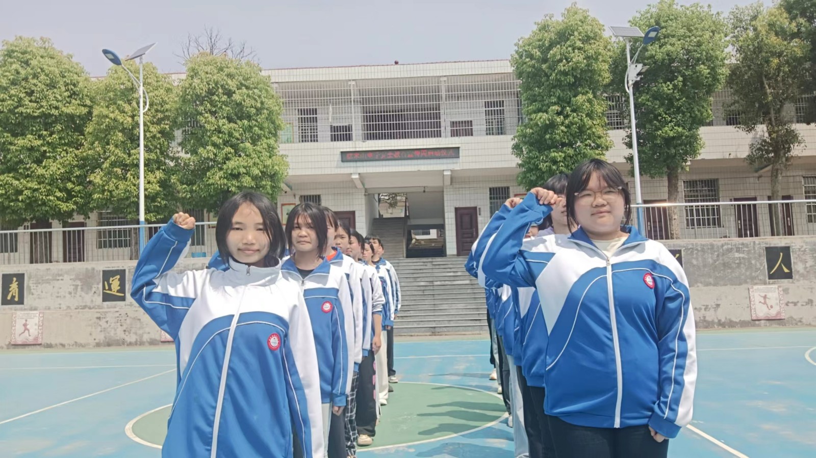 “筑牢安全防線，守護成長凈土”