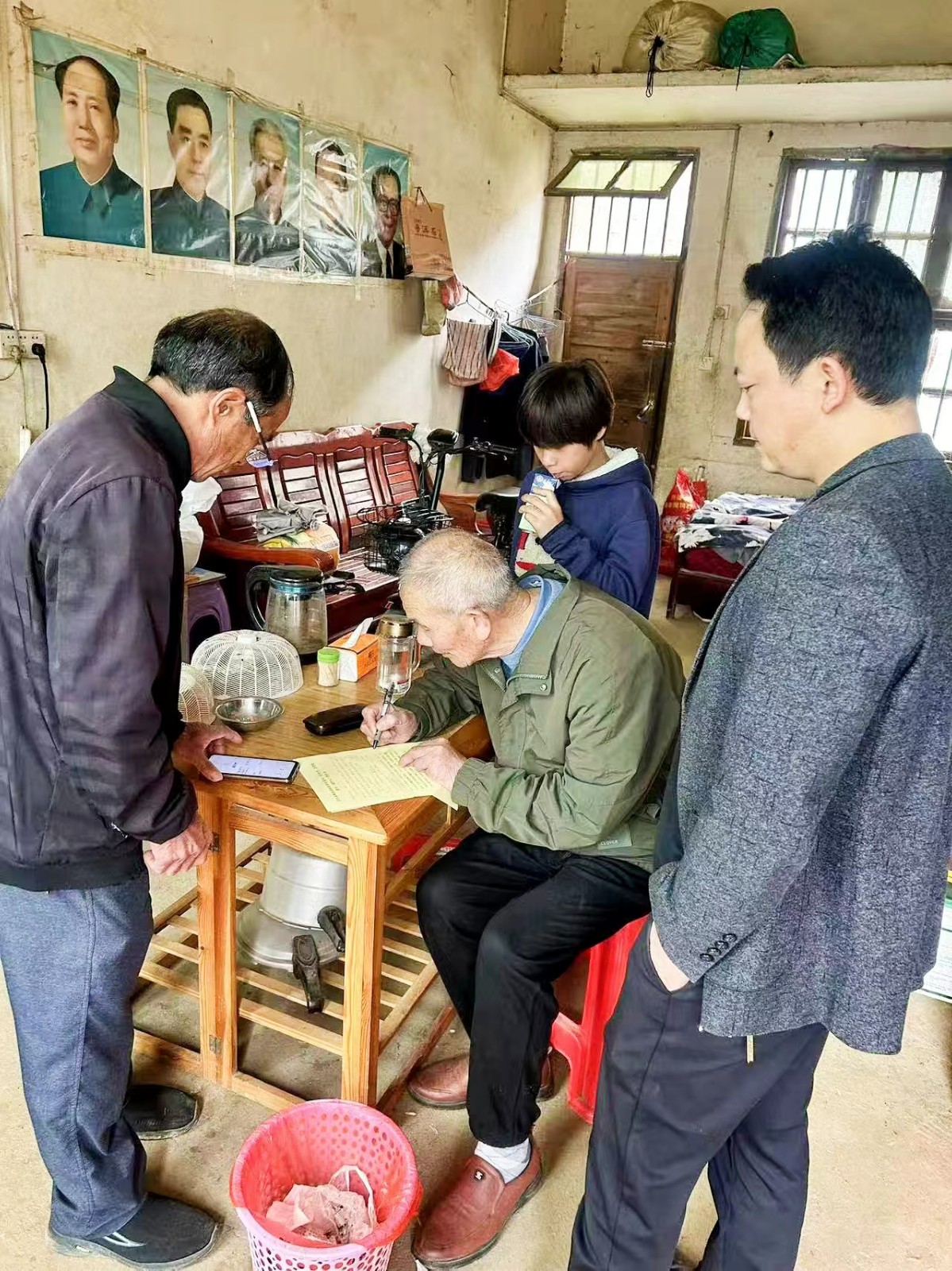 撐起安全防護(hù)傘，共筑盛夏童真夢