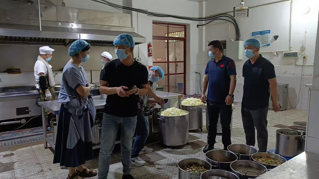 督查校園食品安全 護(hù)航學(xué)生營(yíng)養(yǎng)健康