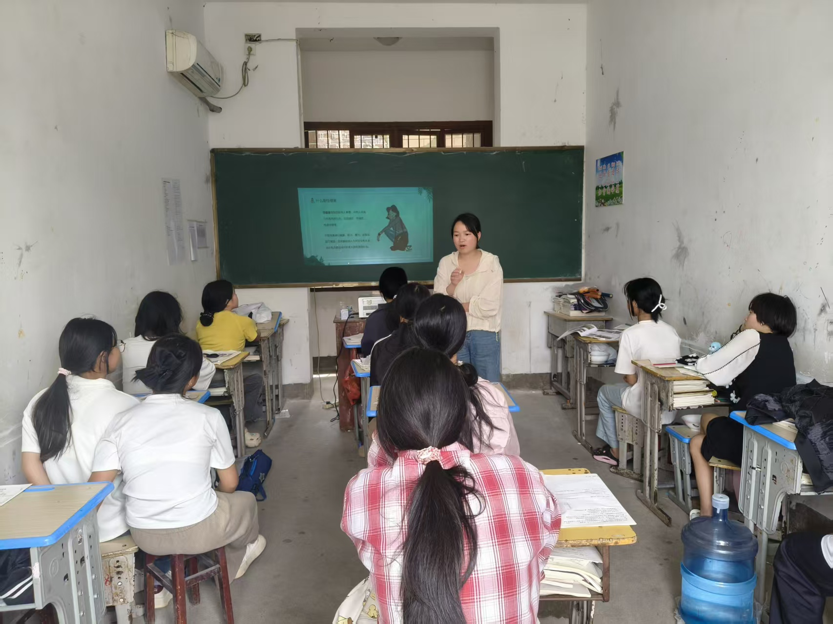 白馬田中學多項并舉開展利劍護蕾行動