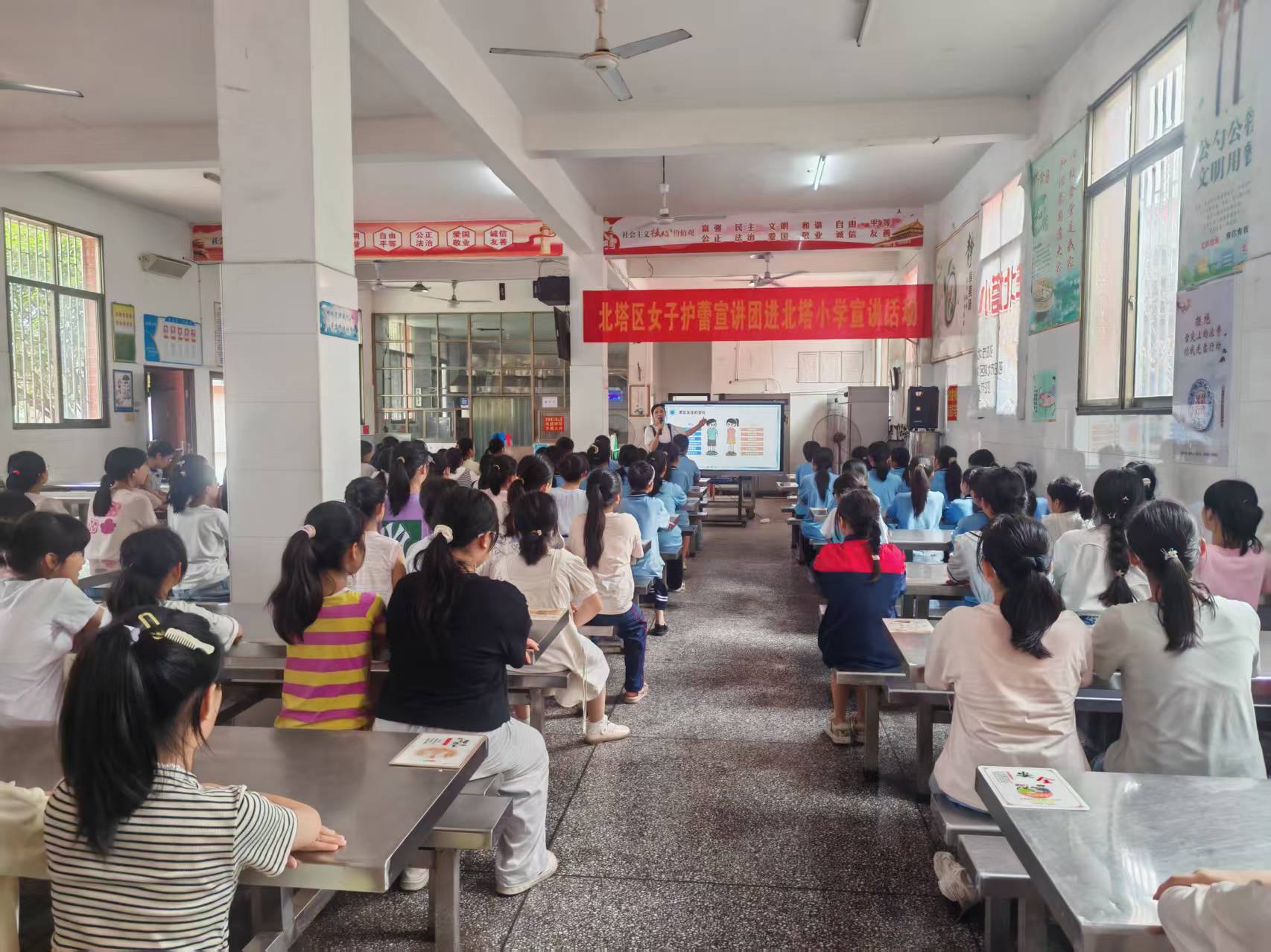 北塔區(qū)女子護(hù)蕾宣講團(tuán)走進(jìn)北塔小學(xué)守護(hù)青春成長(zhǎng)