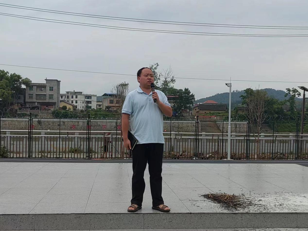 實戰(zhàn)演練筑屏障 消防安全護校園