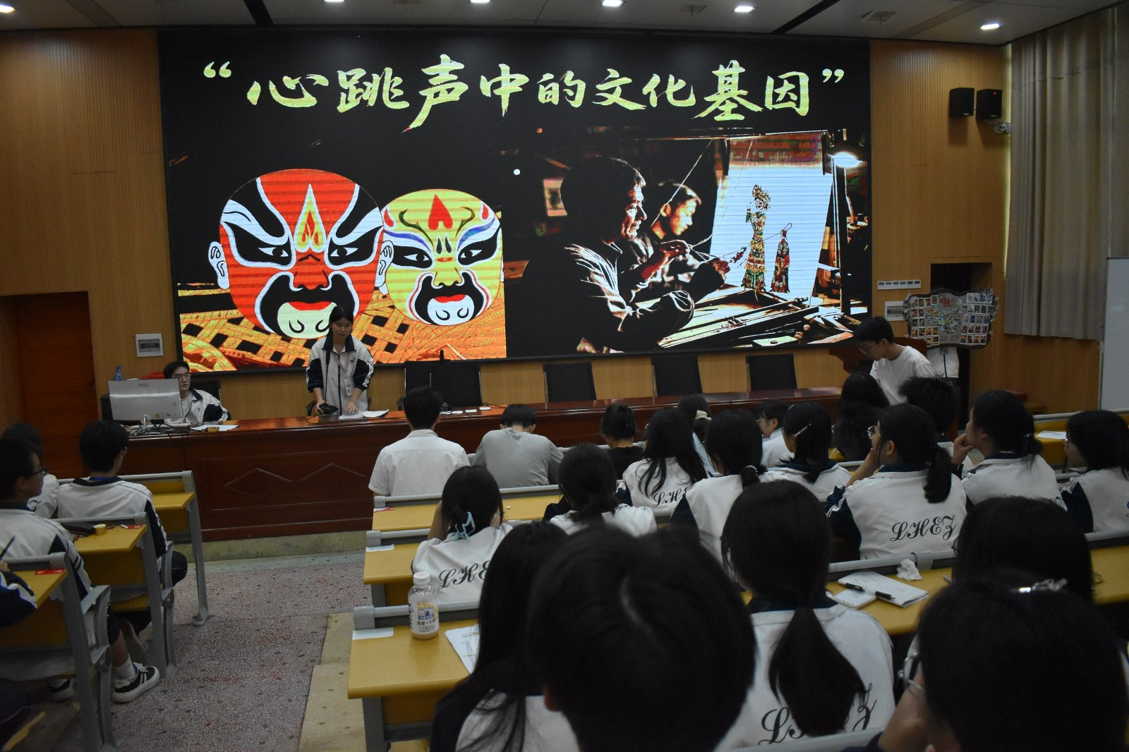 隆回二中舉行研究性學習初賽課題多樣貼近學生實際