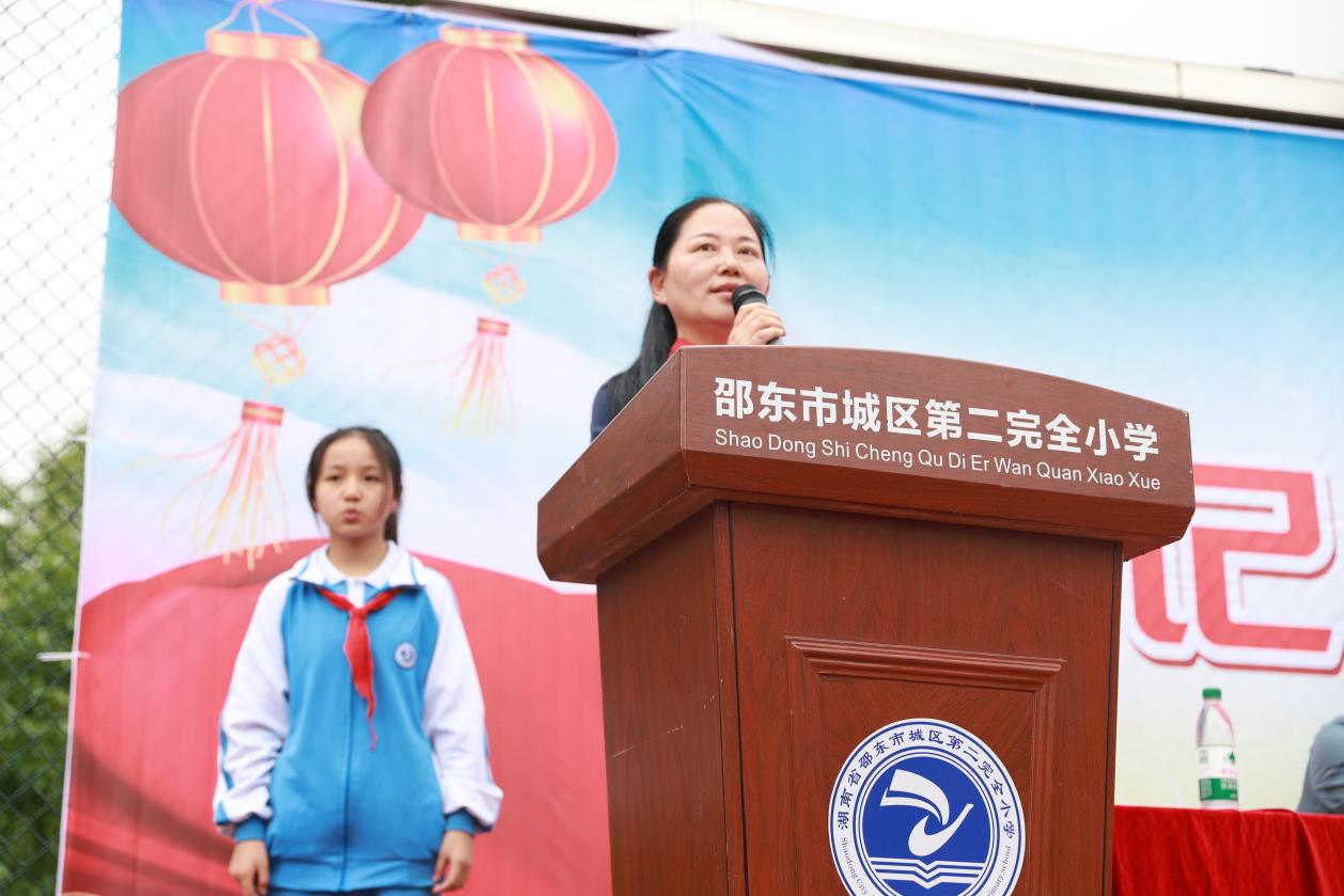 城區(qū)二小舉行少先隊員入隊儀式：傳承紅色基因，爭做時代新人