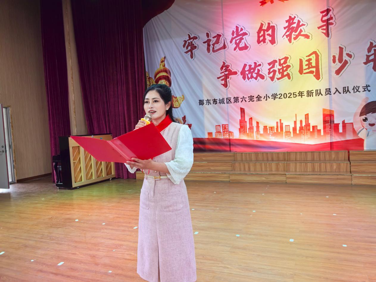 童心向黨慶六一 領(lǐng)巾飄揚(yáng)筑未來(lái)