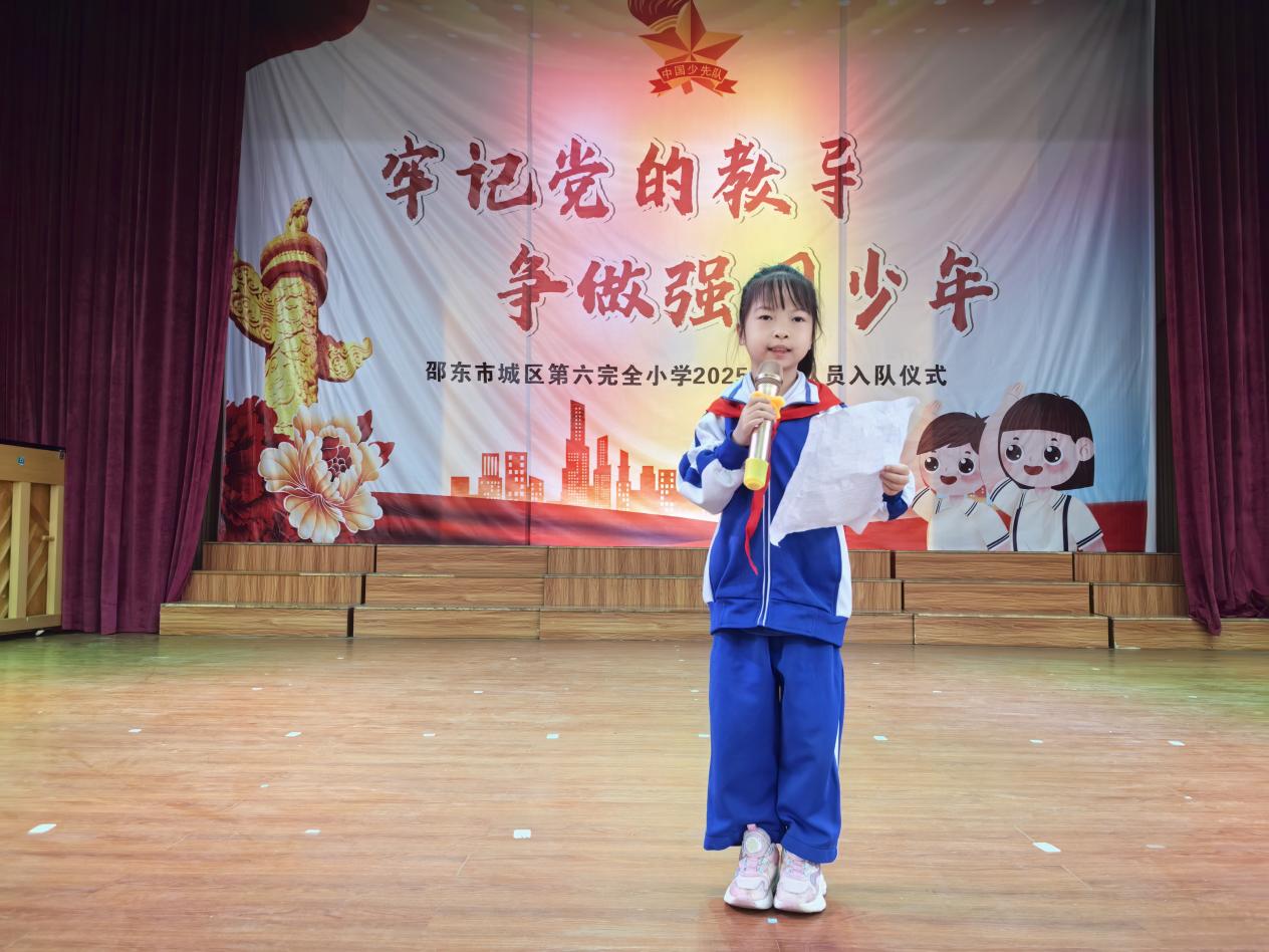 童心向黨慶六一 領(lǐng)巾飄揚(yáng)筑未來(lái)