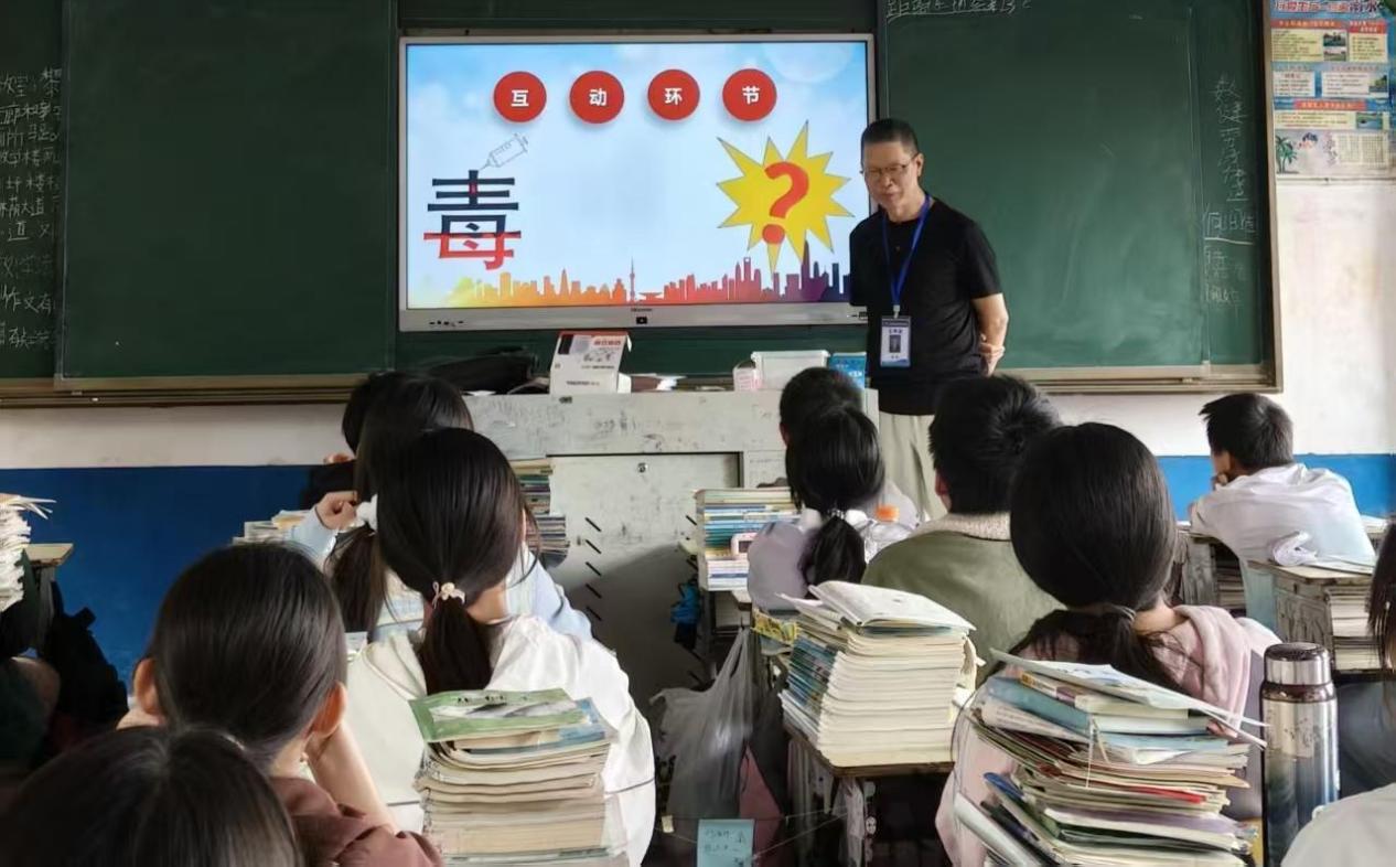 禁毒教育進(jìn)班級 筑牢青春防護(hù)墻