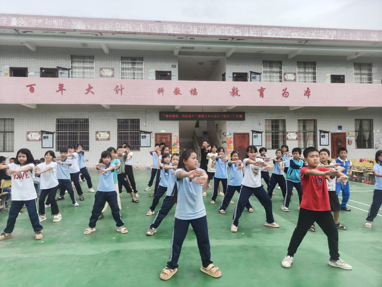 霞塘云中心完全小學：“強身健體，武動童年” 武術進校園煥發(fā)新活力