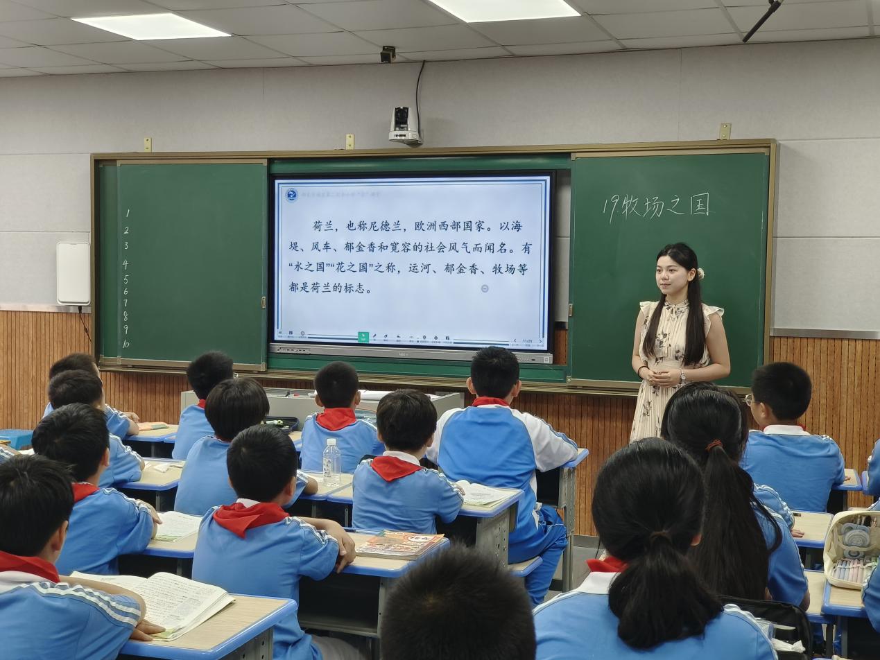 城區(qū)二小實(shí)習(xí)教師匯報(bào)課展示活動(dòng)圓滿結(jié)束